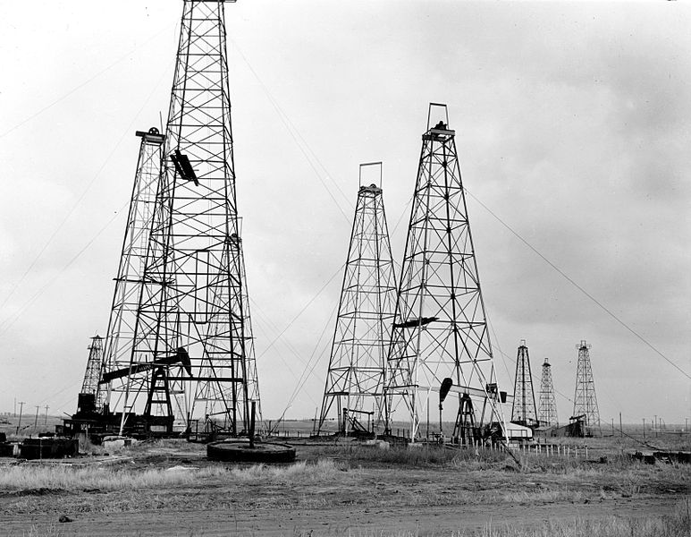 File:Standard Oil Co. wells, near Pawee, Oklahoma.jpg