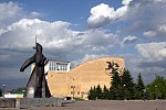 Памятник, установленный в ознаменование 50-летия освобождения Ставрополя от белогвардейцев