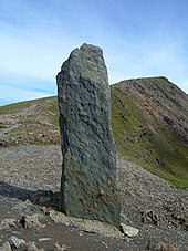 Este monolito marca el punto en el cual el Sendero Pyg y el Miners' Track descienden desde la cima.[24]