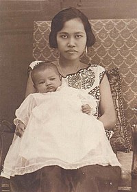 Suvaddhana and Bejaratana Rajasuda in 1925.jpg