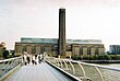 Tate Modern - exteriér I. (3. 10. 2004).JPG