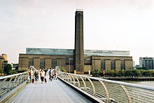 Tate Modern - exterier I. (3. 10. 2004).JPG