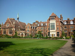 The Cavendish Building, Cambridge (Homerton College) 2012.jpg