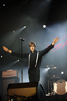 Almqvist on stage at Eurockéennes 2007