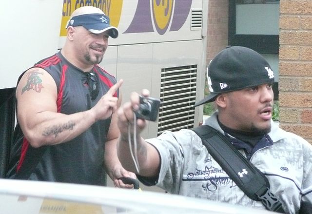 Hernandez (left) and Homicide (right) after a TNA event in 2008
