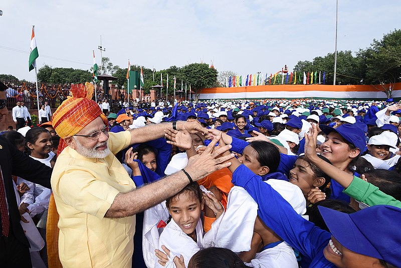 File:The Prime Minister, Shri Narendra Modi interacting with the school children after addressing the Nation, on the occasion of 71st Independence Day from the ramparts of Red Fort, in Delhi on August 15, 2017.jpg