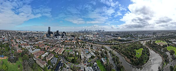 The Yarra River Birrarung meandering past South Yarra. September 2023.