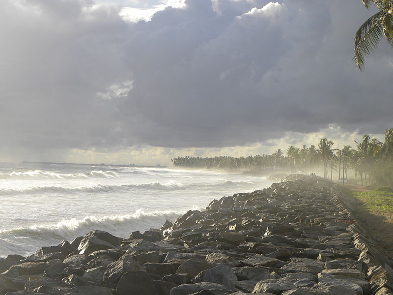 File:Thekkumbhagam Coast in Paravur, Jun 2015.jpg