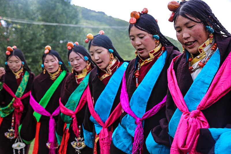 File:Tibetan Female Headdress in Kham Derge Mesho 14.jpg