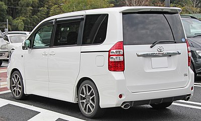 Noah voxy. Toyota Noah 2015. Toyota Voxy Noah r17. Toyota Noah на 17 колесах. Toyota Noah 2015 кузова.