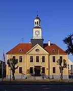 Polski: Front budynku i wejście główne English: Façade of the Town Hall