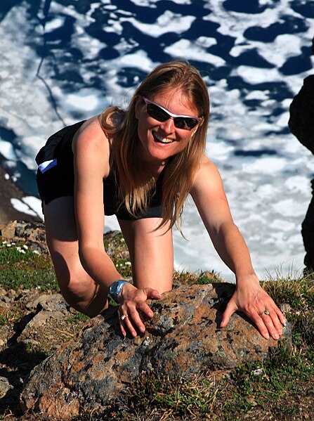 File:Two legged Alaskan mountain goat (3773897318).jpg