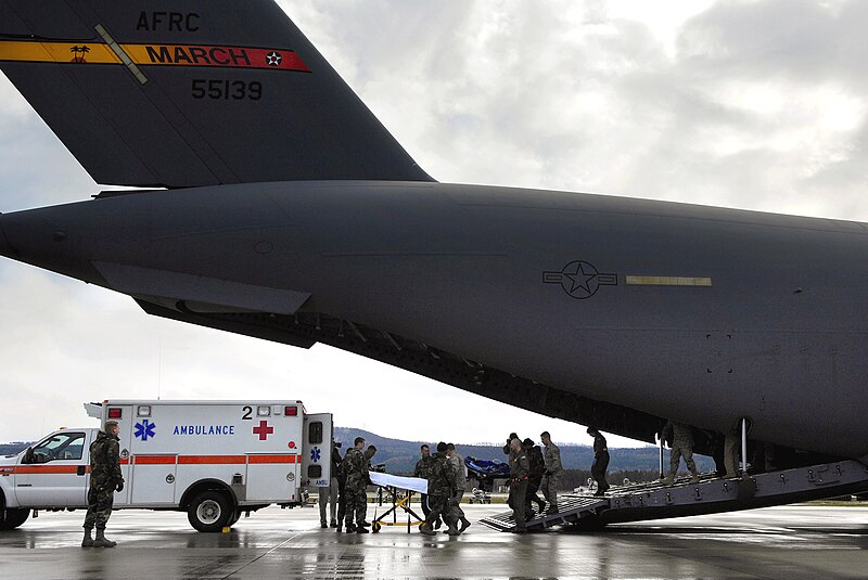 File:U.S. Air Force Airmen carry a three-year-old Iraqi burn victim from a C-17.jpg