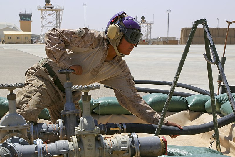 File:U.S. Marine Corps Lance Cpl. Samantha Medellin, a nozzle operator with Marine Wing Support Squadron (MWSS) 274, ensures that fuel is flowing to a CH-53E Super Stallion helicopter at a forward arming 140903-M-EN264-199.jpg