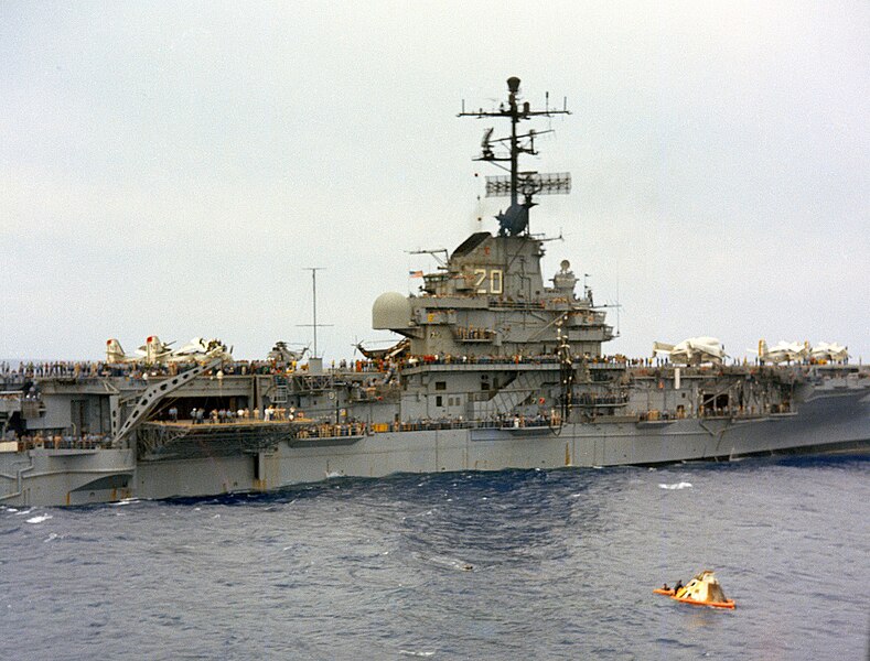File:USS Bennington (CVS-20) with Apollo 4 1967.jpg