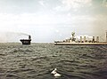 USS Franklin en USS Marblehead (CL-12) buite New York in 1945
