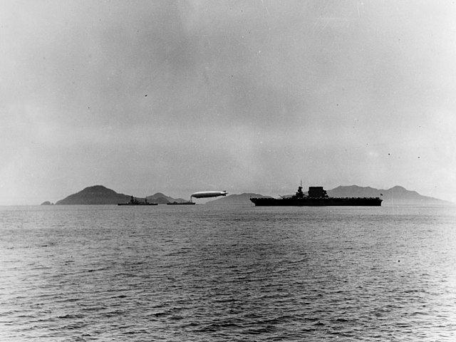 USS Los Angeles moored to USS Patoka, along with other ships off Panama during Fleet Problem XII.