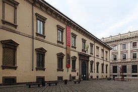Veduta della Biblioteca Ambrosiana, Milano, di tre quarti.jpg