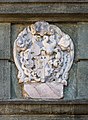 English: Coat of arms of Anna countess of Schernperg at the rustication portal Deutsch: Wappenrelief der Anna Gräfin von Schernperg über dem Rustikaportal