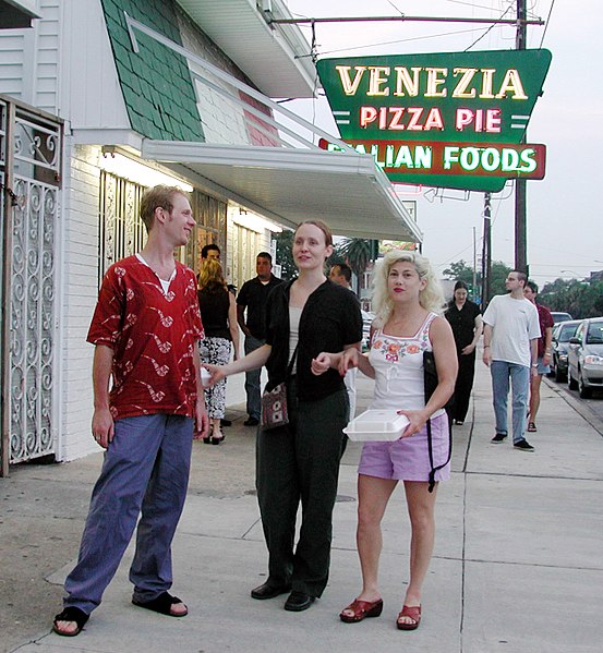 File:Venezia Pizza Pie New Orleans After Dinner.jpg