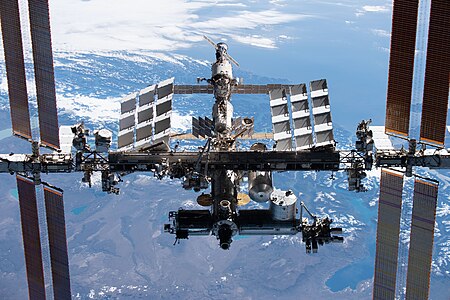 El exterior y la estructura de acero de la ISS tomadas el 8 de noviembre de 2021, desde la cápsula SpaceX Crew-2 que partía