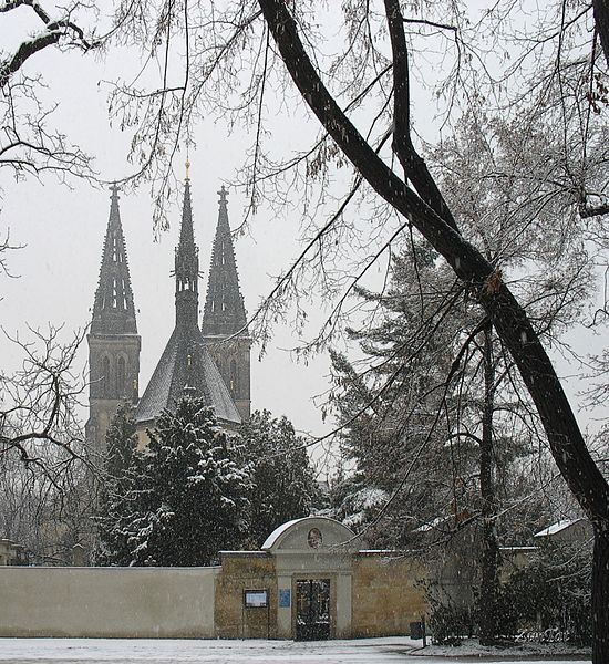 File:Vishegrad Winter Cemetery.jpg