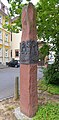 Würzburg, Schottenanger, Denkmal von 2001 für Hans Böhm an der Stelle seiner Hinrichtung, gestaltet von Heinrich Schreiber (* 1935, Kronach), gestiftet von Klaus Zeitler (ehemals Oberbürgermeister der Stadt Würzburg) als aufsteigende Flamme mit umgebendem Bronzerelief