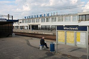 Włocławek - budynek i perony (2), 2014-08-23 (Muri WK14) .jpg