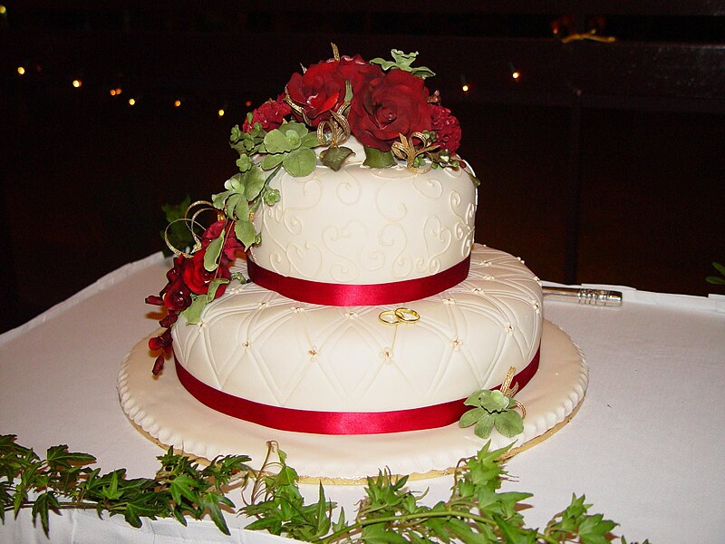 flower designed wedding cake