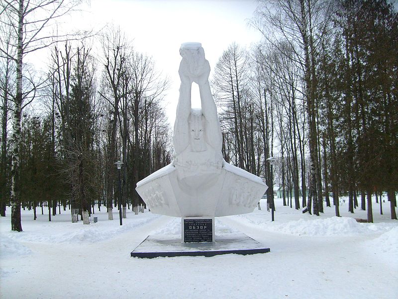 File:World War II memorials in Krugloe 02.jpg