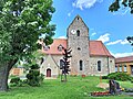 Kirche (mit Ausstattung), Kirchhof mit Teilen der Kirchhofsmauer und zwei Toranlagen sowie Grabstätte Familie Horn und weiterer Grabstein