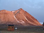 Zeppelinfjellet sett från Ny-Ålesund