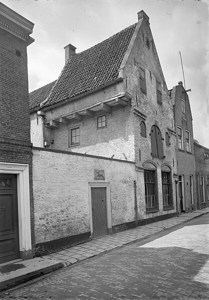 File:( achtergevel B56) in steen "Int roodt hardt 1614" - Dokkum - 20059053 - RCE.jpg