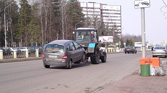 Evacuation of vehicles with a tractor Belarus in Novopolotsk (Belarus)