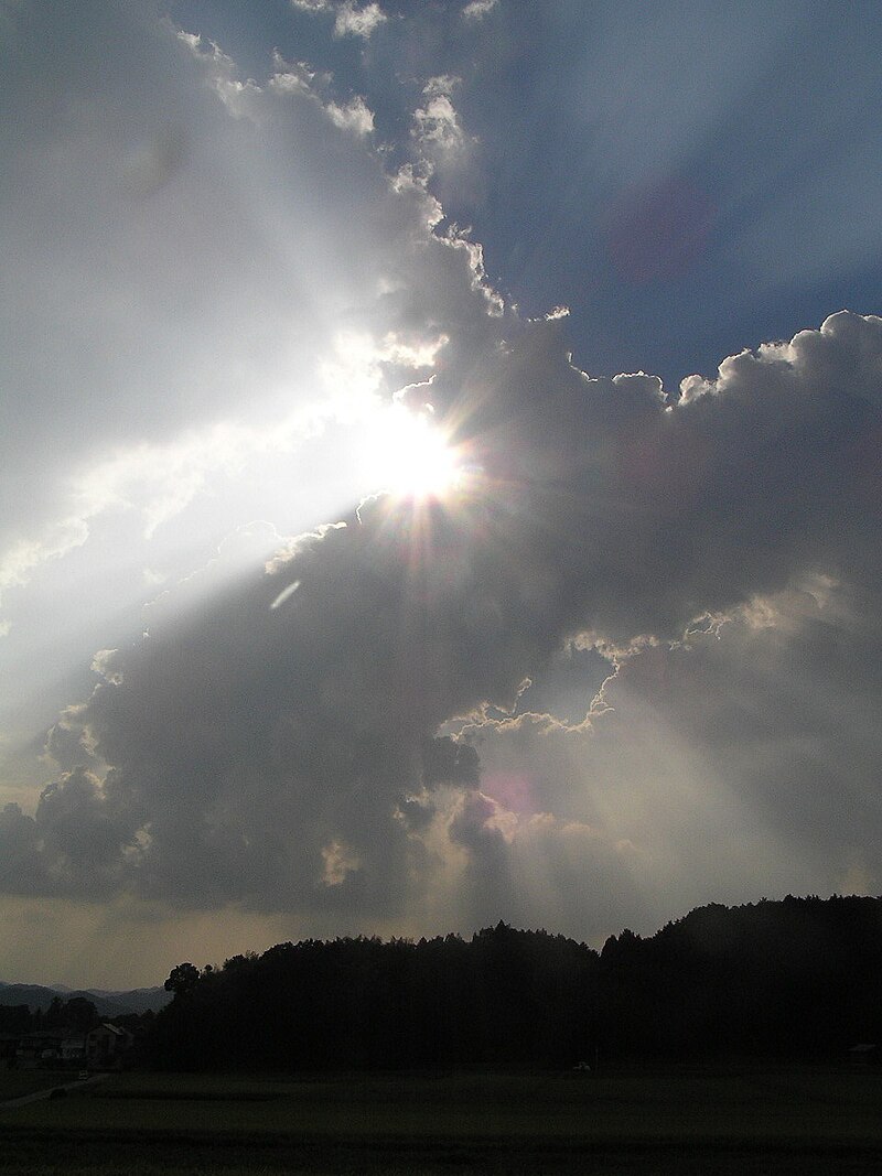 File レンブラント光線ー雲間から落ちる光芒 Jpg Wikipedia