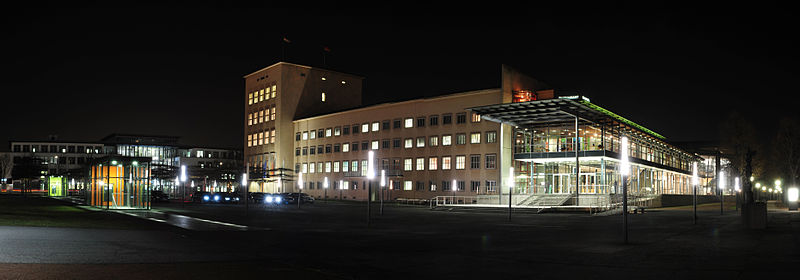 File:13-12-17-dresden-nacht-RalfR-09.jpg