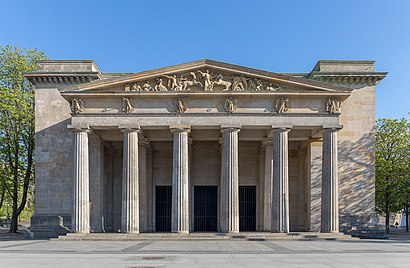 So kommt man zu Neue Wache mit den Öffentlichen - Mehr zum Ort Hier