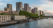 Миниатюра для Файл:15th Arrondissement of Paris as seen from Pont de Bir-Hakeim 140507 1.jpg