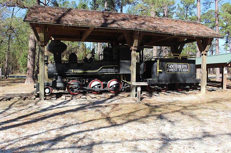 File:1905 Wood Burner Steam Logger, Southern Forest World.jpg