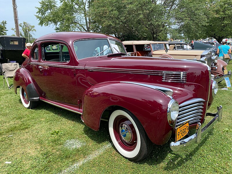 File:1940 Hudson Coupe in burgundy at 2021 Macungie show 3of7.jpg