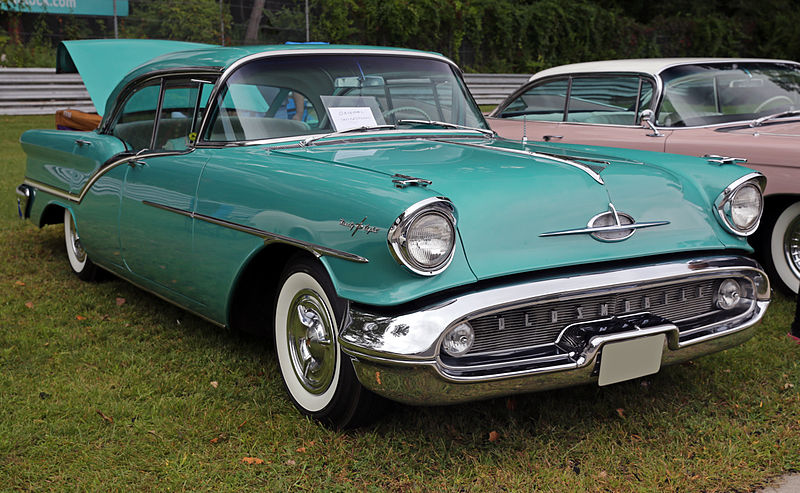 File:1957 Oldsmobile 98 Starfire Holiday 4-door sedan, Lime Rock.jpg