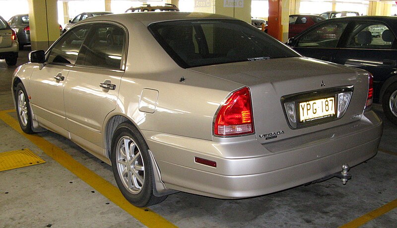 File:2002 Mitsubishi Verada (KJ Series 2) Ei sedan (2008-08-16) 02.jpg