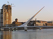 Puente de la Mujer deseñado por Santiago Calatrava.