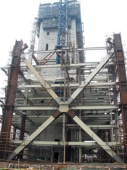Construction of Pearl River Tower X-bracing to resist lateral forces of earthquakes and winds