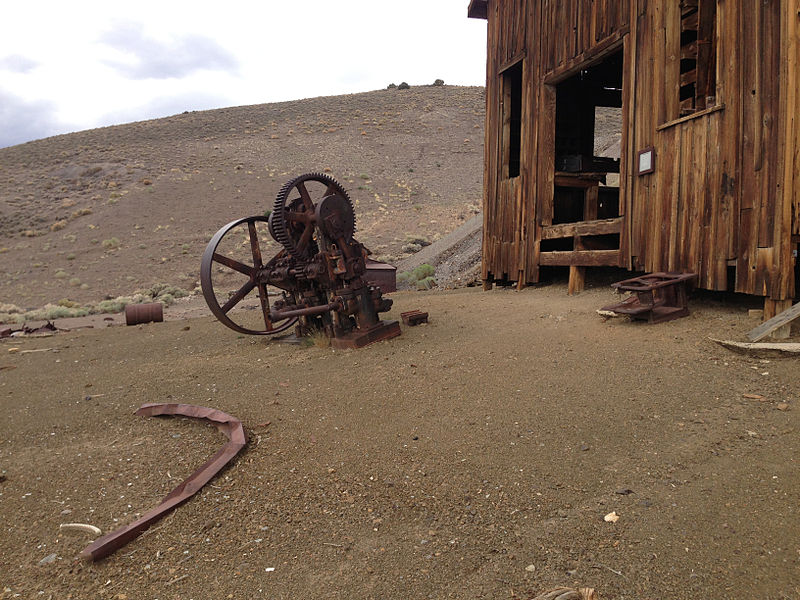 File:2014-07-28 13 30 11 Abandoned machinery at the machine shop in Berlin, Nevada at Berlin-Ichthyosaur State Park.JPG