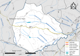 Carte en couleur présentant le réseau hydrographique de la commune