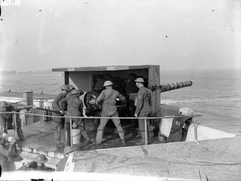 File:6 inch coast defence gun and crew Sheerness November 1939 IWM H 121.jpg