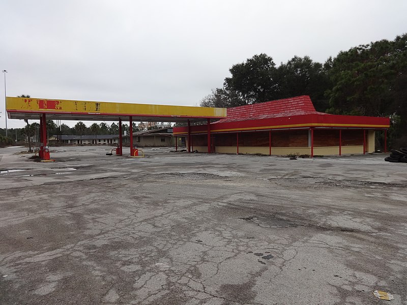 File:Abandoned former Texaco gas station (East face), CR136, Suwannee County.JPG