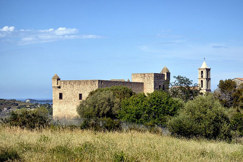 File:Aléria fort Matra et église.jpg