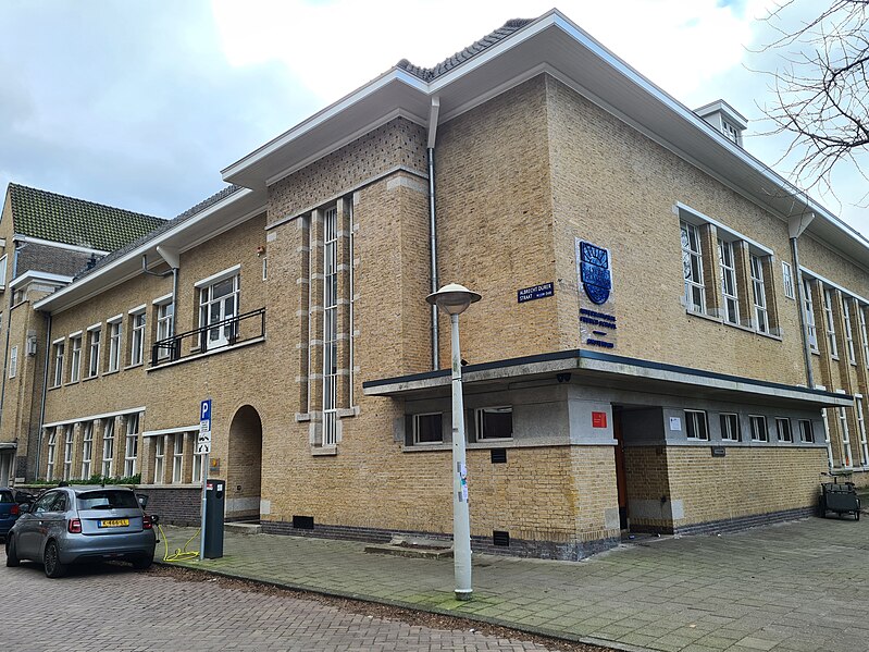 File:Anthonie van Dijckstraat 1 (Hagedoornschool).jpg